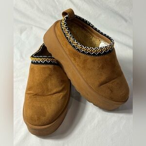 Mudd size 7 Tan faux suede slides with a boho vibe trim